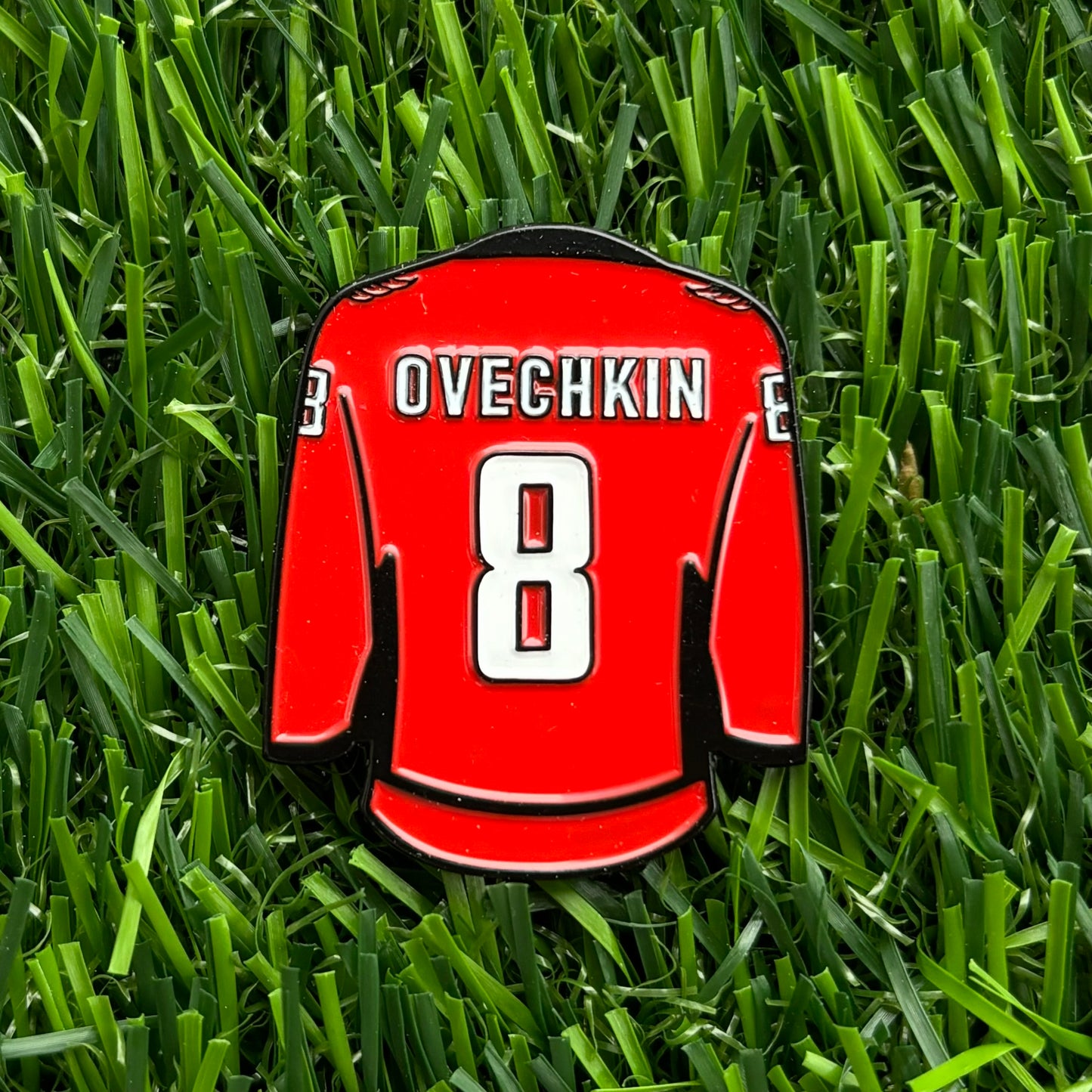 Sandybirds Golf Gear Ovechkin Ball Marker - Premium quality golf ball marker made of zinc alloy, designed in the shape of an Ovechkin jersey. A perfect accessory for golf enthusiasts looking to add a touch of style and precision to their game.