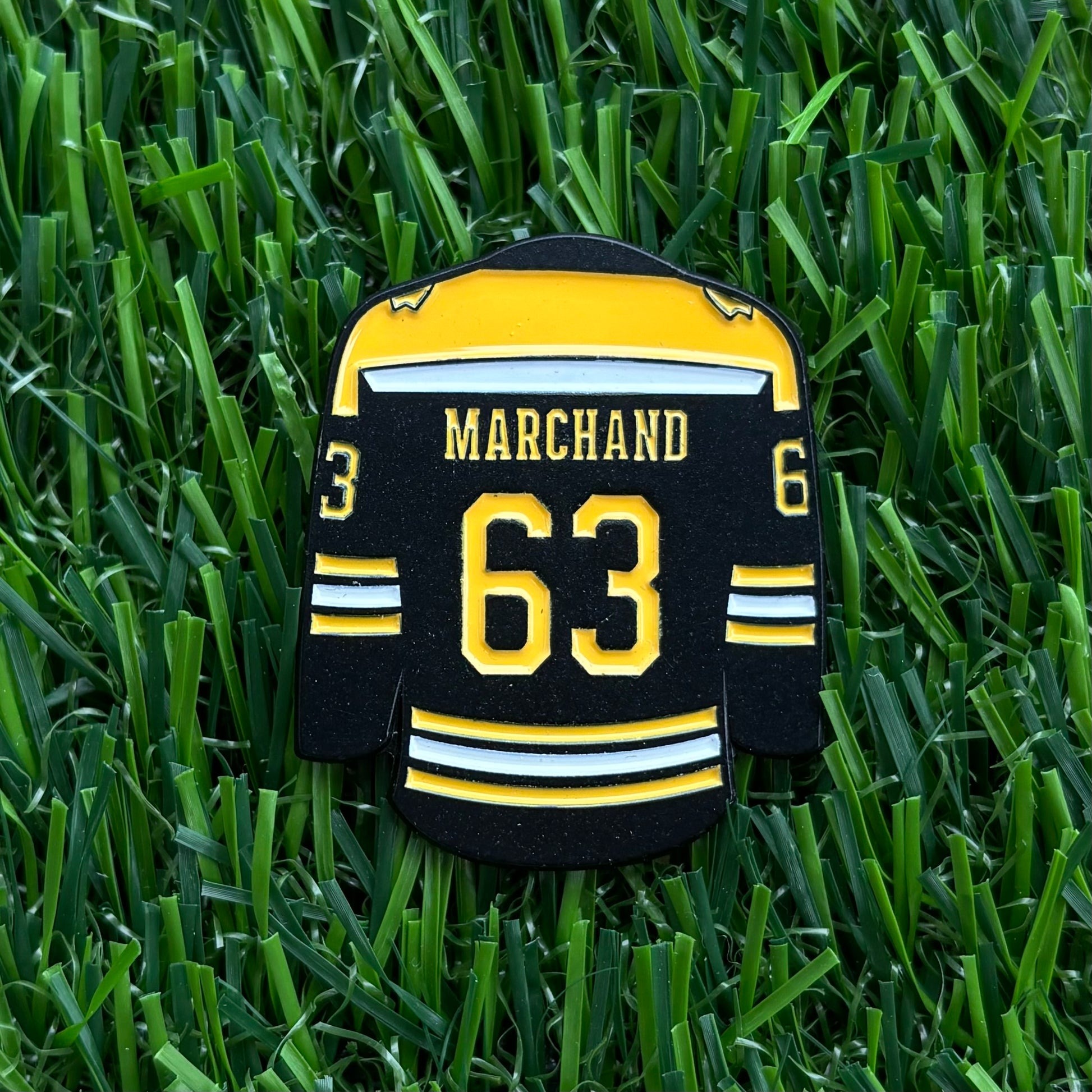 Sandybirds Golf Gear Marchand Ball Marker - Premium quality golf ball marker made of zinc alloy, designed in the shape of a Marchand jersey. A perfect accessory for golf enthusiasts looking to add a touch of style and precision to their game.