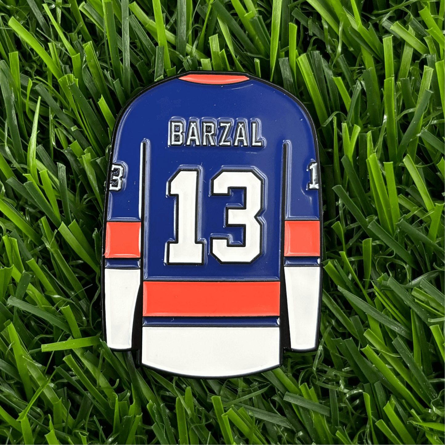 Mat Barzal golf ball marker in the shape of a hockey jersey with number 13 on grass