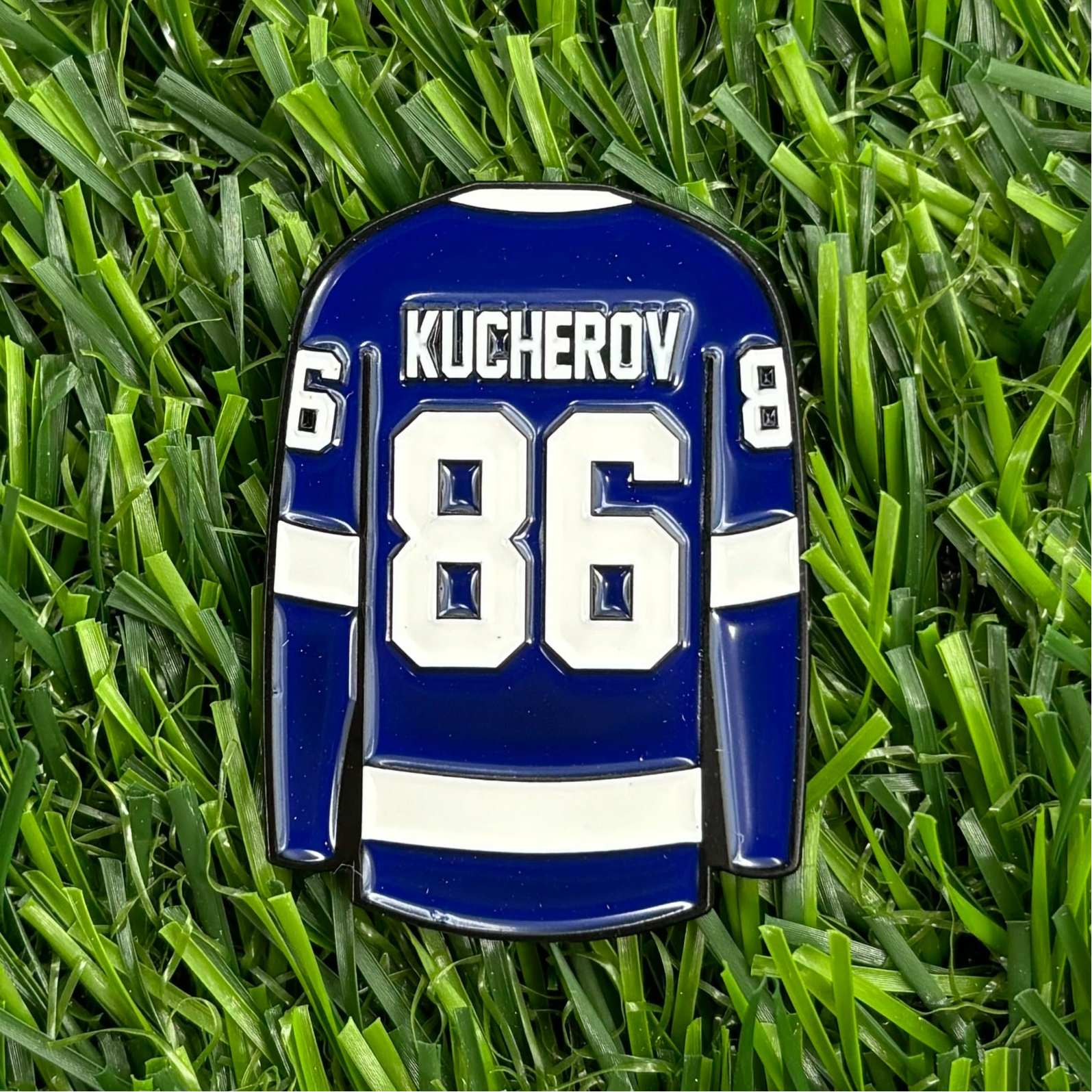 Nikita Kucherov custom ball marker featuring the number 86 jersey design on green grass