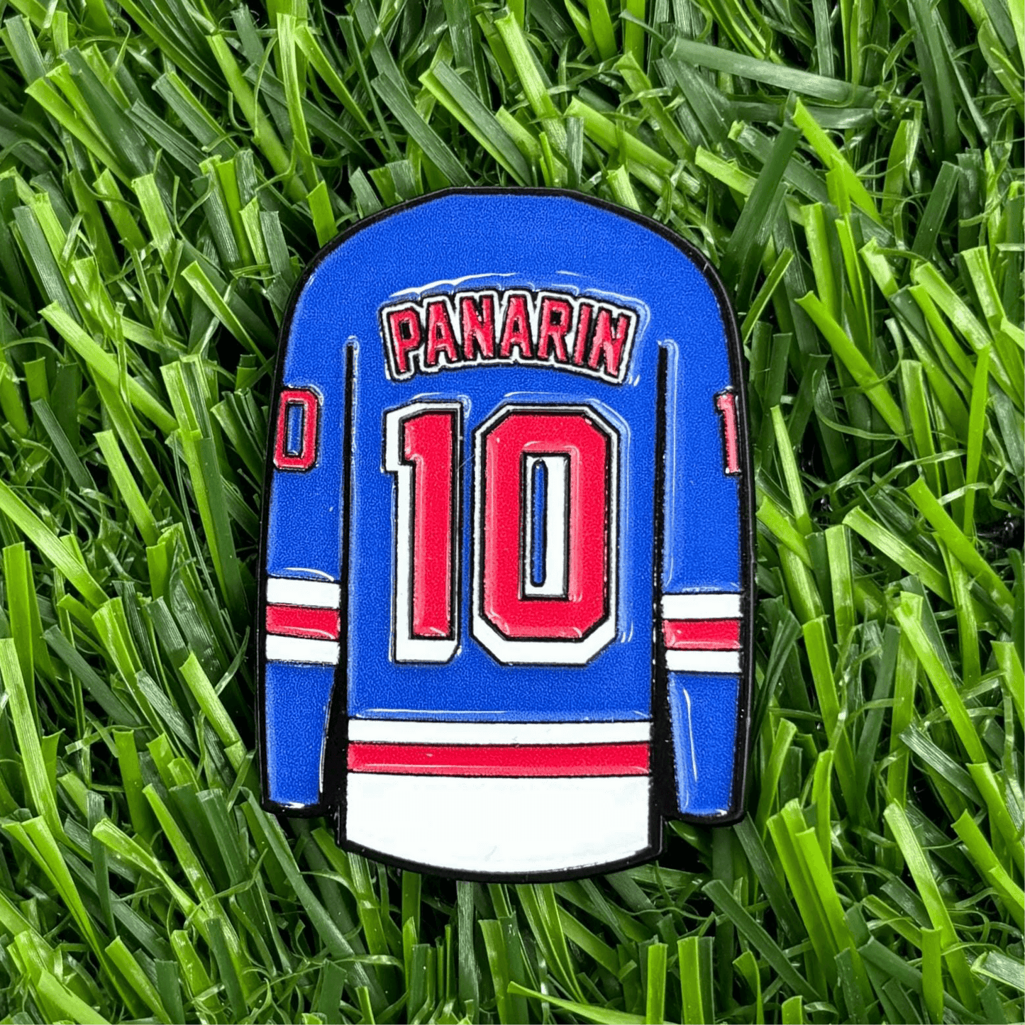 Artemi Panarin golf ball marker in a jersey design on grass, premium zinc alloy, durable and stylish golf accessory.