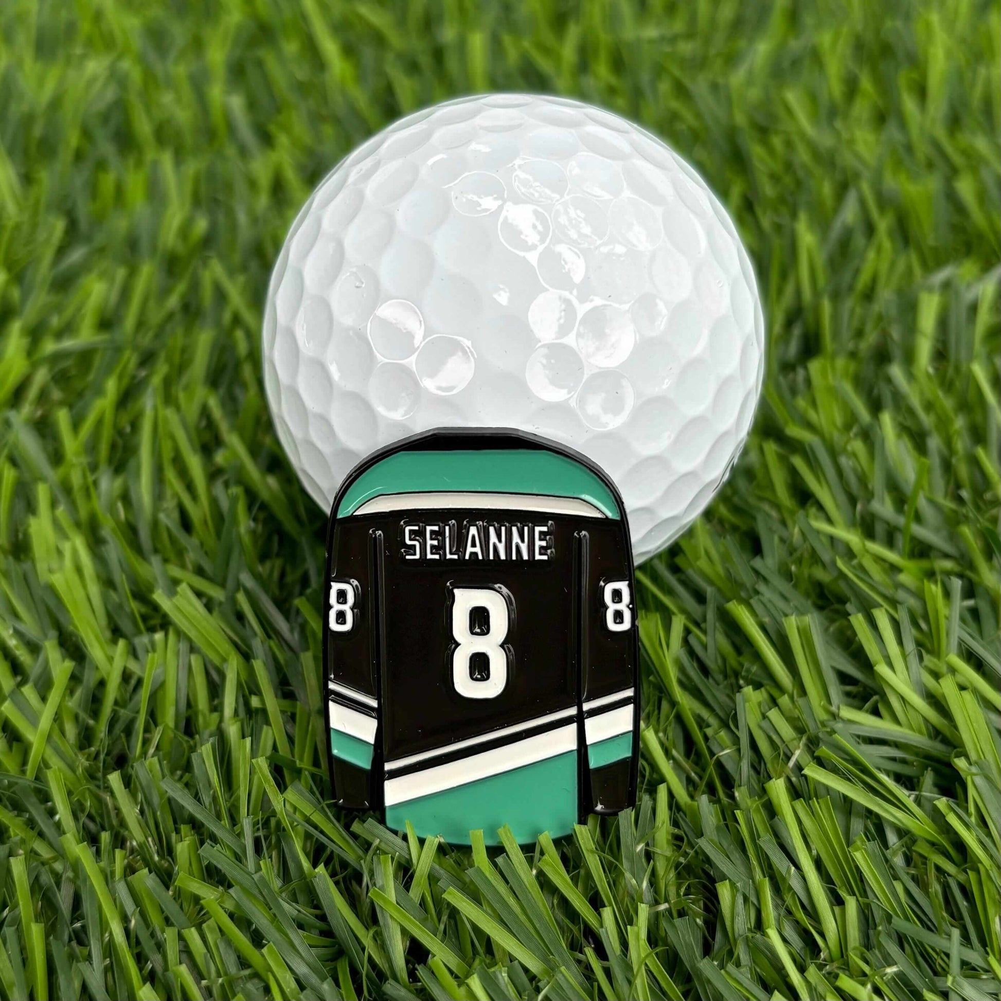 Teemu Selanne custom golf ball marker on grass with golf ball